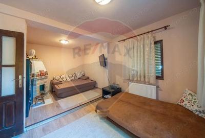 Casă cu Teren 214 Mp în Central - 15