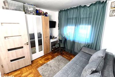 Apartament cu 3 camere semidecomandat în Micro 3