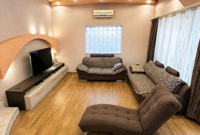 Casă cu 9 camere cu Teren 300 Mp în Rogerius - 2