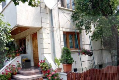 Casa cu spa?iu adiacent pentru locuin?a/activitate profe - 1