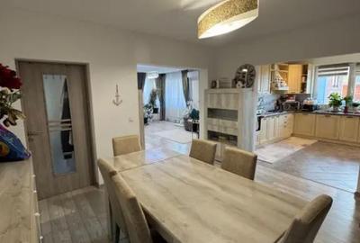 Casă cu 7 camere cu Teren 670 Mp în Săsar - 12
