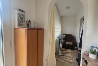 Valu lui Traian -casa 3 camere cu teren 300 mp -gaze la poarta -79900 Euro neg - 30