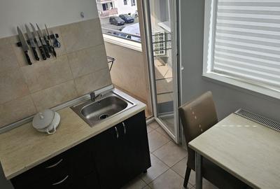 Apartament cu 2 camere semidecomandat în Metalurgiei