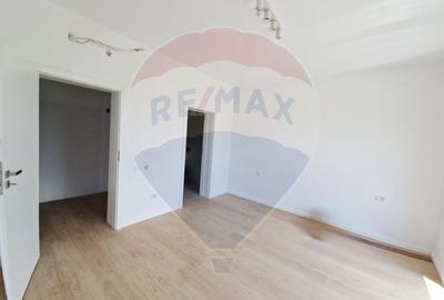 Casa / Vila - 132,5 mp  , teren - 264 mp  / zona Carcea - 6