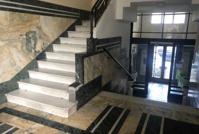 Apartament cu 4 camere semidecomandat în Armeneasca