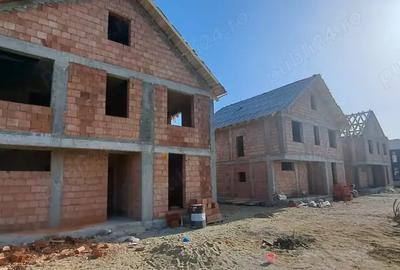 PROPRIETAR vand case individuale la rosu in Oradea! - 9