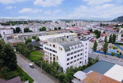 Spațiu comercial, de 2,700 mp, în Est