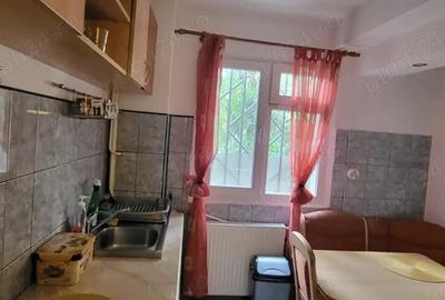 Apartament 3 camere , Decomandat, Piata Covasna sector 4 - 6