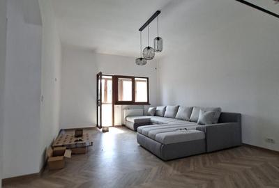 Apartament cu 5 camere semidecomandat, mobilat în P-ța Universității - 8