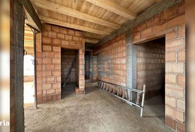 Casă cu 4 camere cu Teren 2000 Mp în Baciu - 10