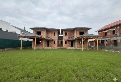 Casă cu 5 camere cu Teren 365 Mp în Calea Urseni