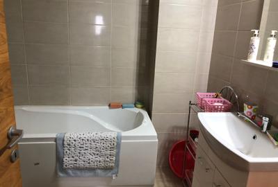 Apt. 4 camere, dec. Exercitiu, centrala, balcon, lux, bloc fond nou. - 5
