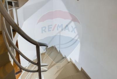 Casă cu 13 camere cu Teren 225 Mp în P-ța Victoriei - 23