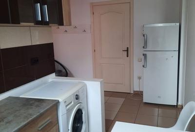 Garsonieră decomandată în Central