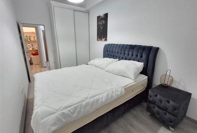 Apartament cu 3 camere semidecomandat, mobilat în Mihai Viteazul