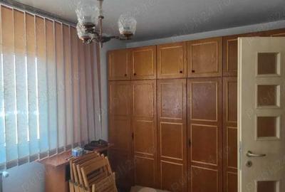 Apartament cu 2 camere semidecomandat în Micro I - 5