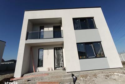 Casă cu 4 camere cu Teren 340 Mp în Malu Mare - 14