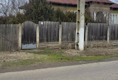 Casă cu Teren 2400 Mp în Glodeanu Sărat