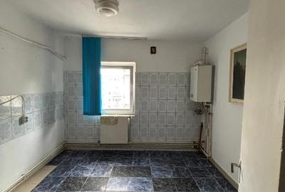 Apartament 3 camere decomandat, zona piață - 13