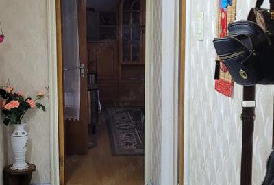 Apartament cu 3 camere semidecomandat în Drumul Taberei