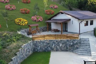 Casă cu 3 camere cu Teren 1890 Mp în Central - 1