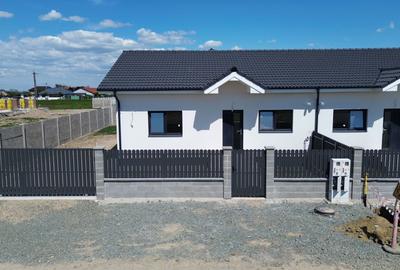 Duplex cu 3 camere cu Canalizare în Bucovăț (Remetea Mare) - 1