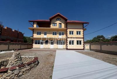Casă cu 12 camere cu Teren 1652 Mp în Primăverii - 2