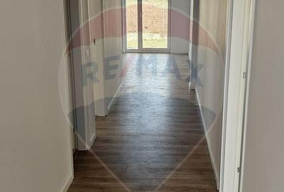 Casa / Vila cu 4 camere de vanzare - 18