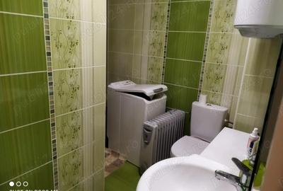 Apartament cu 4 camere decomandat în Est