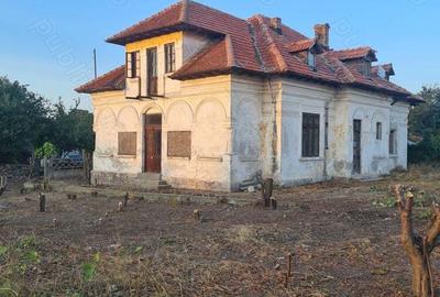 Casă cu 6 camere cu Teren 1076 Mp în Eforie - 1