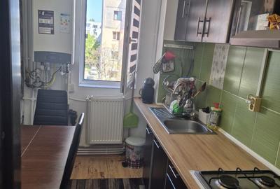 Apartament cu 3 camere semidecomandat în Craiovița Nouă - 8