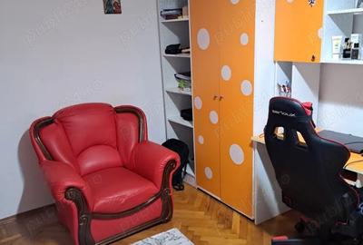 Apartament cu 3 camere decomandat în Apollo