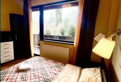 Apartament cu 3 camere semidecomandat în Central - 1