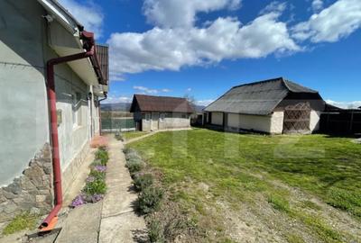 Casă cu 3 camere cu Teren 3000 Mp în Central - 2