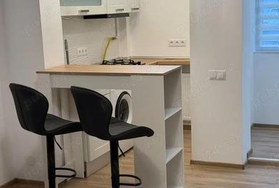 Garsonieră decomandată în Titan