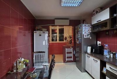 Apartament cu 4 camere semidecomandat, mobilat în Apărătorii Patriei - 12