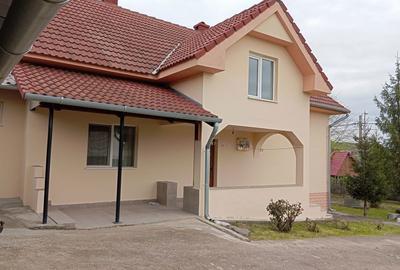 Casă cu 4 camere în Central