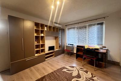 Apartament cu 2 camere semidecomandat, mobilat în P-ța Doina