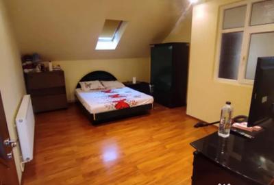 Casă cu 7 camere cu Canalizare în Central - 5