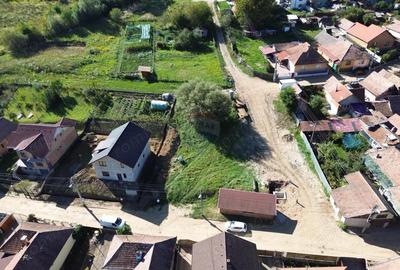 Teren de 842 mp, în Est - 10