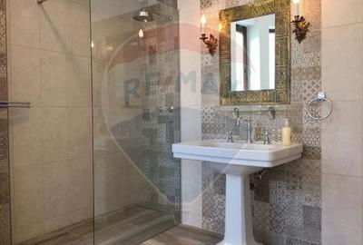 Apartament cu 5 camere decomandat, mobilat în P-ța Romană - 1