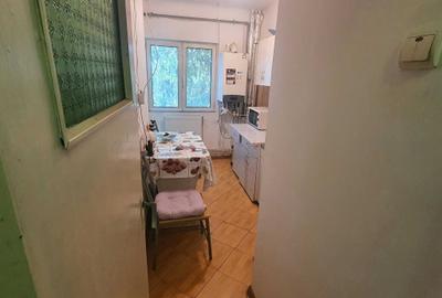 Garsonieră decomandată în Rovine