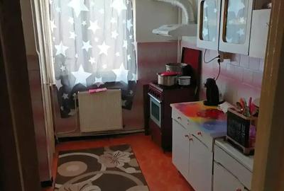 2 camere, et.4, Restaurantul Miori?a, Proprietar
