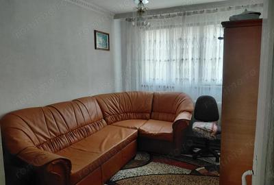 Apartament cu 3 camere decomandat în Micro 19 - 20