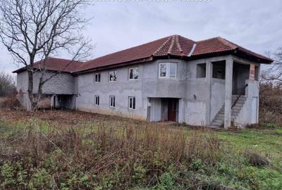 Cladire Multifunctionala, situata in Arcani, Sat.Arcani - 10