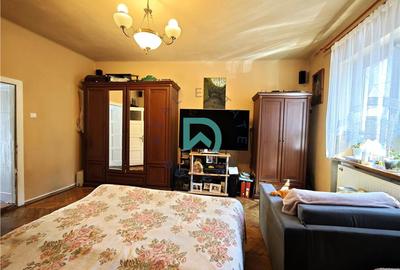 Casă cu 3 camere cu Canalizare în Schei - 2