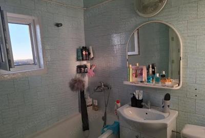 Apartament cu 3 camere semidecomandat în Central - 1