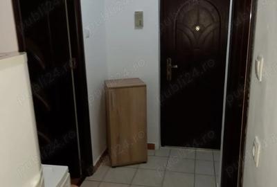 Proprietar, inchiriez garsoniera, strada Crinului - 9