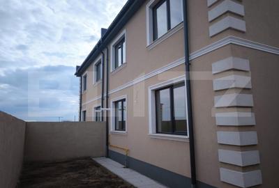 Duplex cu 4 camere cu Canalizare în Exterior Est - 2