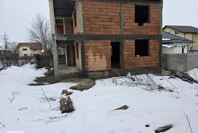 Casă cu 4 camere cu Teren 900 Mp în Central - 7